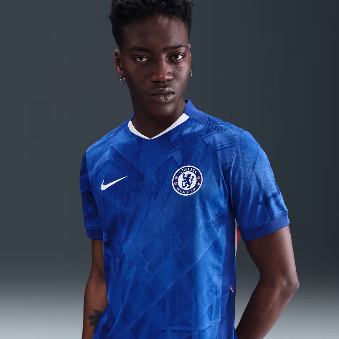 Chelsea F.C. 2025/26 Stadium Home Nike Chelsea F.C. 2025/26 Stadium Home Men's Dri-FIT Football Replica Shirt
